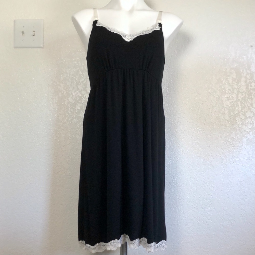 A Pea in the Pod black nursing nightgown sz. M